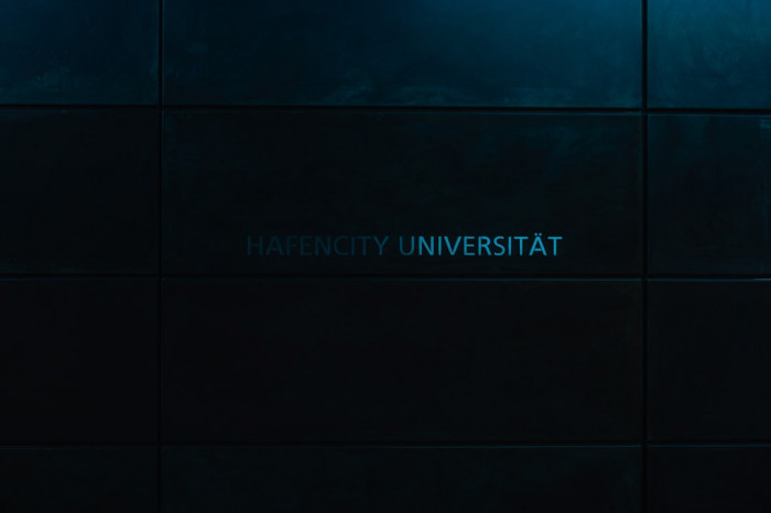 İngilizce Saat İfadeleri: "It's Half Past Eight"